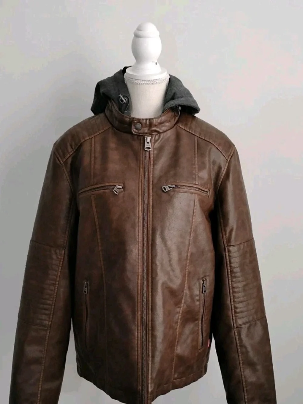 MEN'S LEVI STRAUSS GENTLY WORN FAUX LEATHER HOODED RACER JACKET BROWN SIZE M